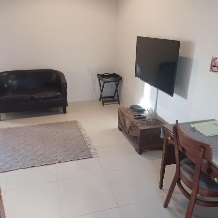 Summerstrand Self Catering For Two Port Elizabeth Bagian luar foto
