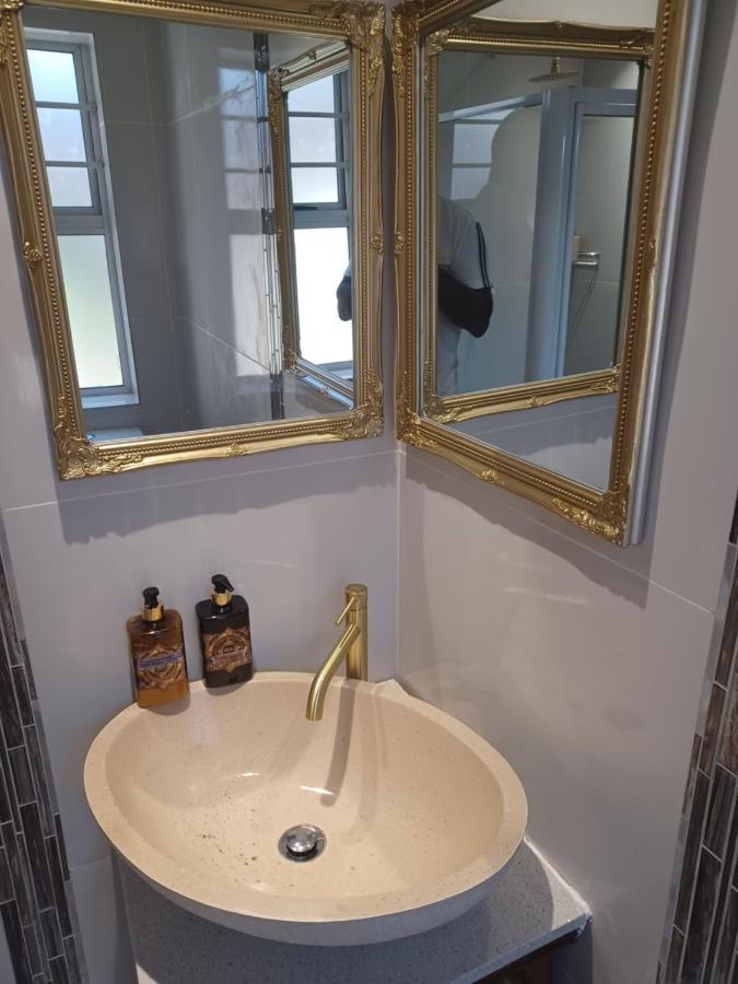 Summerstrand Self Catering For Two Port Elizabeth Bagian luar foto