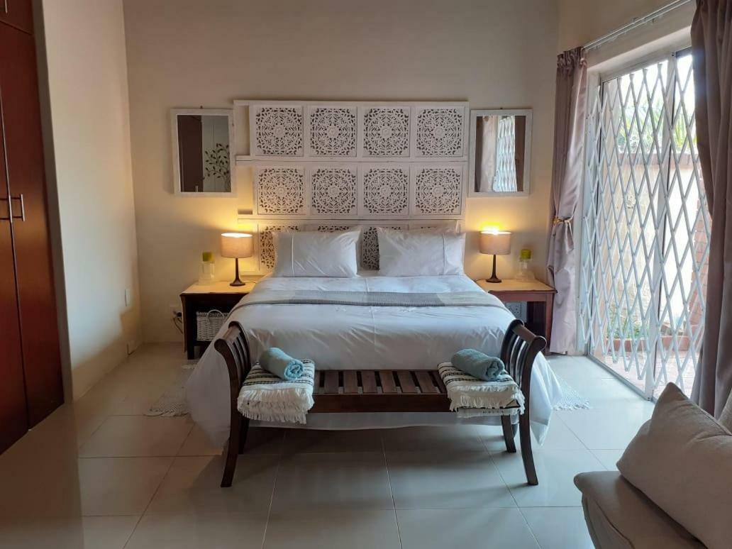 Summerstrand Self Catering For Two Port Elizabeth Bagian luar foto